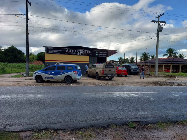 Pai e filho são mortos a tiros dentro de oficina em Aporá