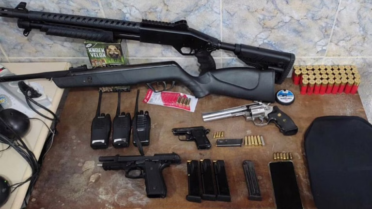 Suspeito que ostentava armas de fogo é preso no interior da Bahia