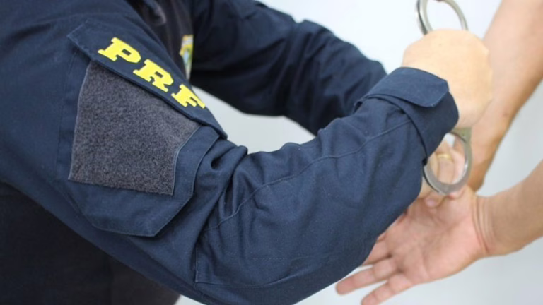 Homem é preso por abusar de adolescente de 14 anos dentro de ônibus na Bahia