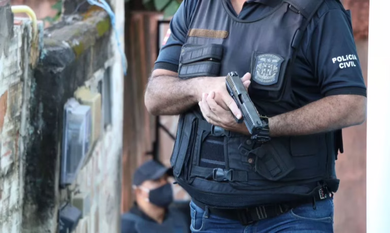 Polícia Civil localiza na Bahia homem condenado por tráfico de drogas e armas de fogo