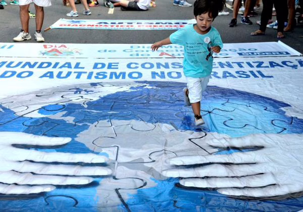 Autismo: psicóloga destaca a importância de conscientizar a população