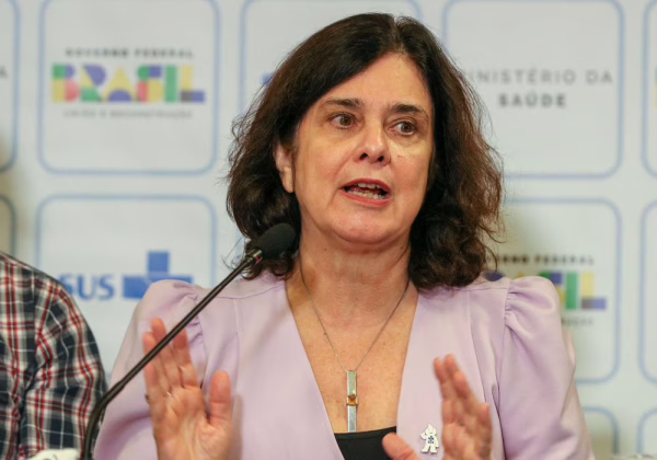 Após morte por coqueluche, ministra reforça pedido para vacinação