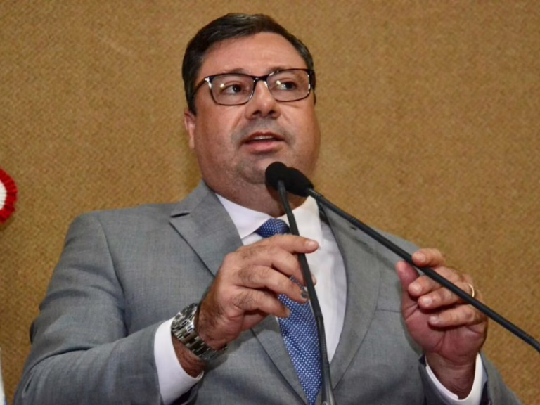 No dia dos professores, Penalva propõe eleição direta para escolha de diretor dos núcleos territoriais de educação