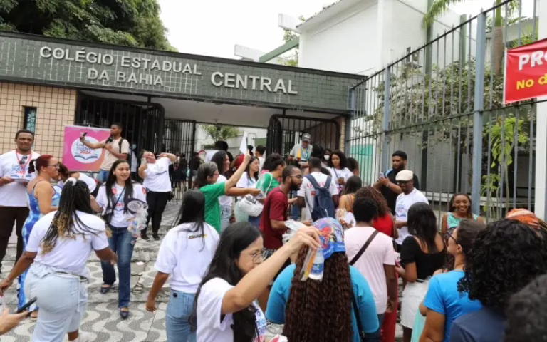 Bahia atinge 100% de adesão de alunos do 3º ano ao Enem 2024, diz ministro