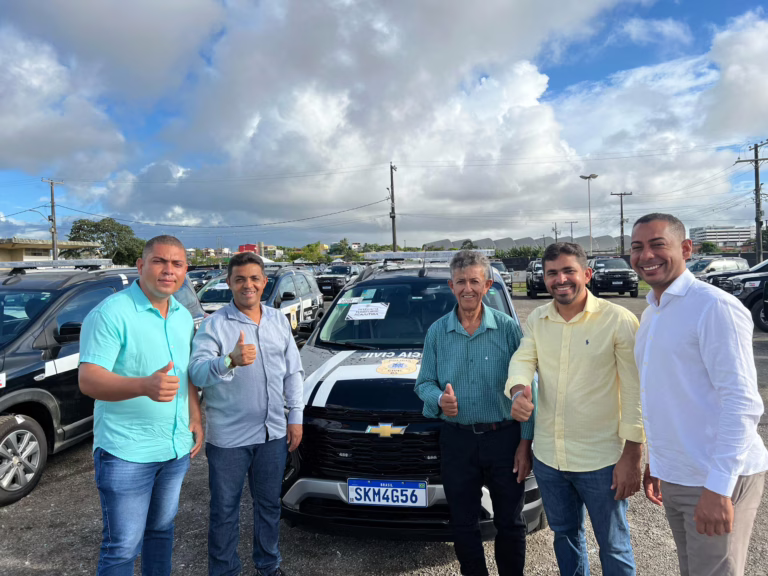 Acajutiba recebe nova viatura para a Polícia Civil em cerimônia com autoridades locais
