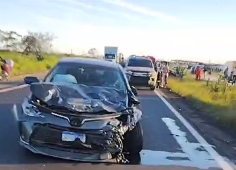 Grave acidente na BR-101 próximo ao acesso à cidade de Acajutiba resulta na morte de duas crianças e deixa dois adultos em estado grave
