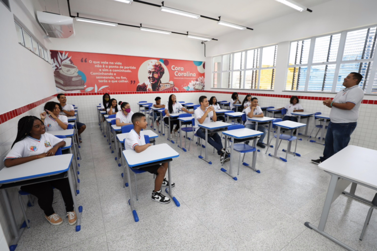 Lei de aumento do piso salarial de professores da Bahia é sancionada