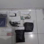 Suspeito foge da PM em moto sem placa e leva policiais a esconderijo de drogas em Acajutiba