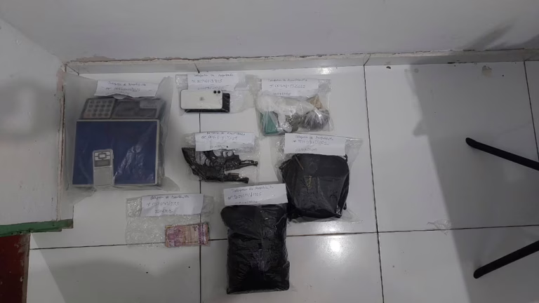 Suspeito foge da PM em moto sem placa e leva policiais a esconderijo de drogas em Acajutiba