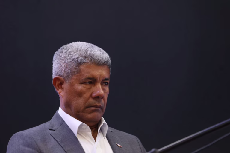 Justiça dá 20 dias para Jerônimo se explicar sobre pedidos de empréstimos