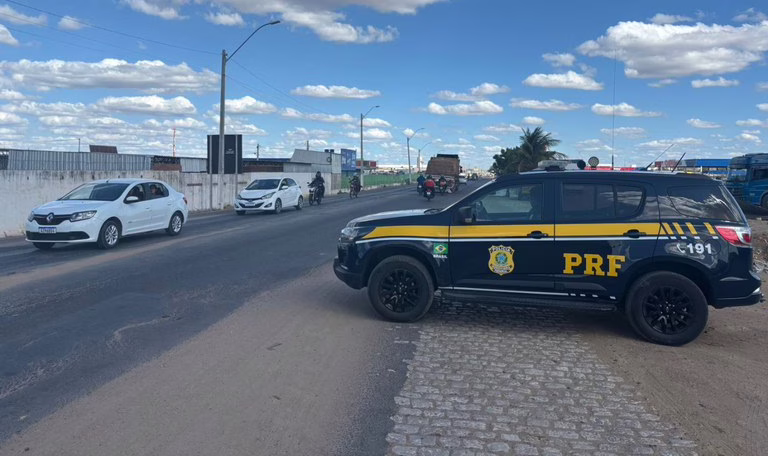 PRF atua em restrição de tráfego na ponte que liga Juazeiro (BA) a Petrolina (PE)