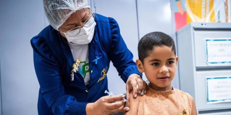 Campanha nacional de multivacinação começa no domingo para crianças e adolescentes