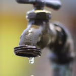 Acajutiba enfrenta nova falta d’água e registra cinco interrupções no abastecimento em dezembro