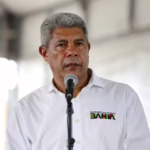 Jerônimo presta solidariedade a ACM Neto após susto em avião