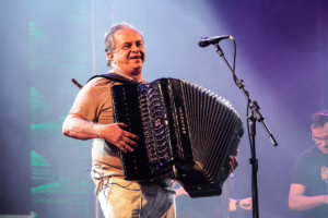 É oficial: Flávio José não vai cantar no São João da Bahia