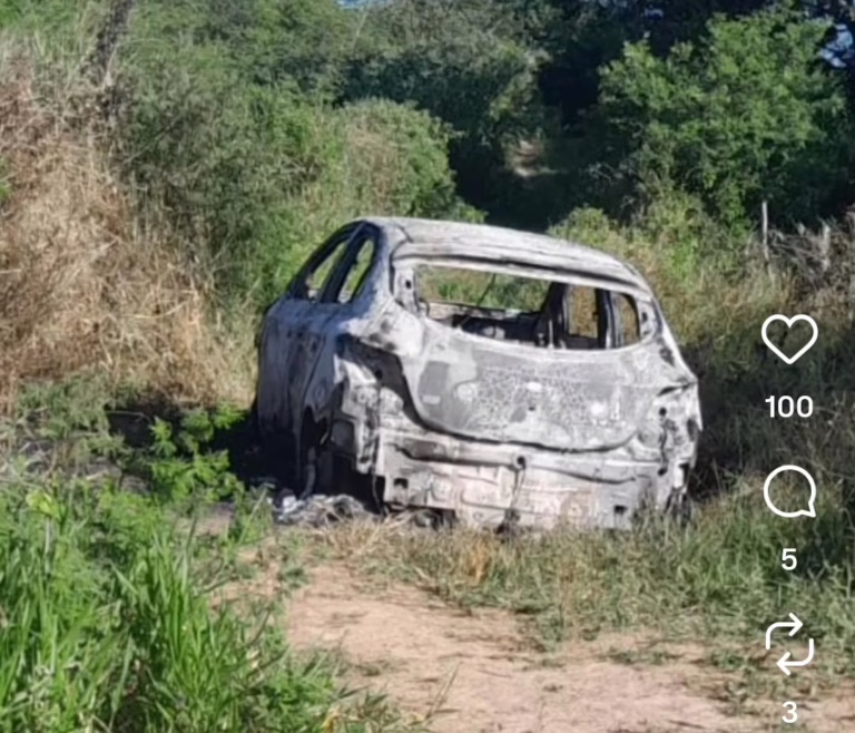Corpo carbonizado é encontrado embaixo de veículo incendiado em Retiro, zona rural de Aporá
